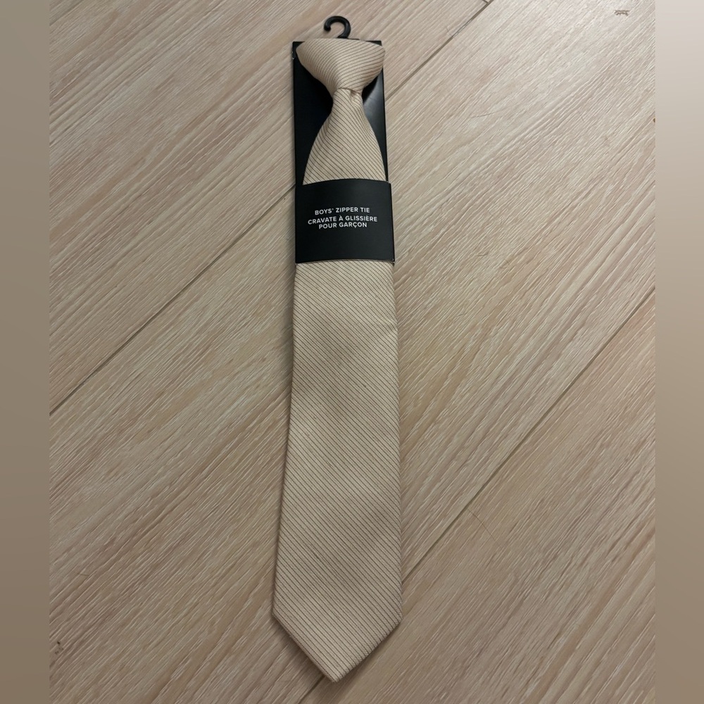 HBC BNWT Boy’s Elegant Zipper Tie, Beige, OS.